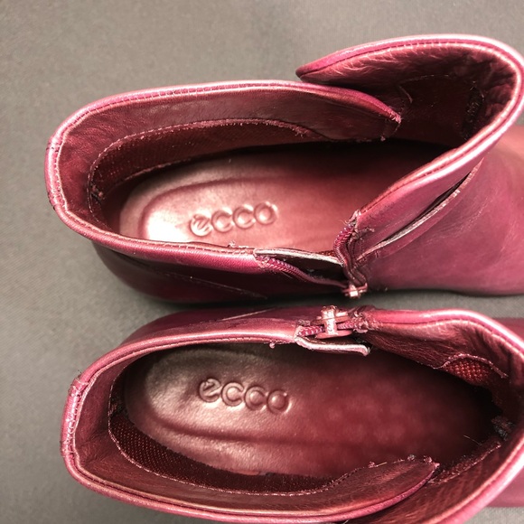 Ecco Ankle Boots. - Picture 7 of 10